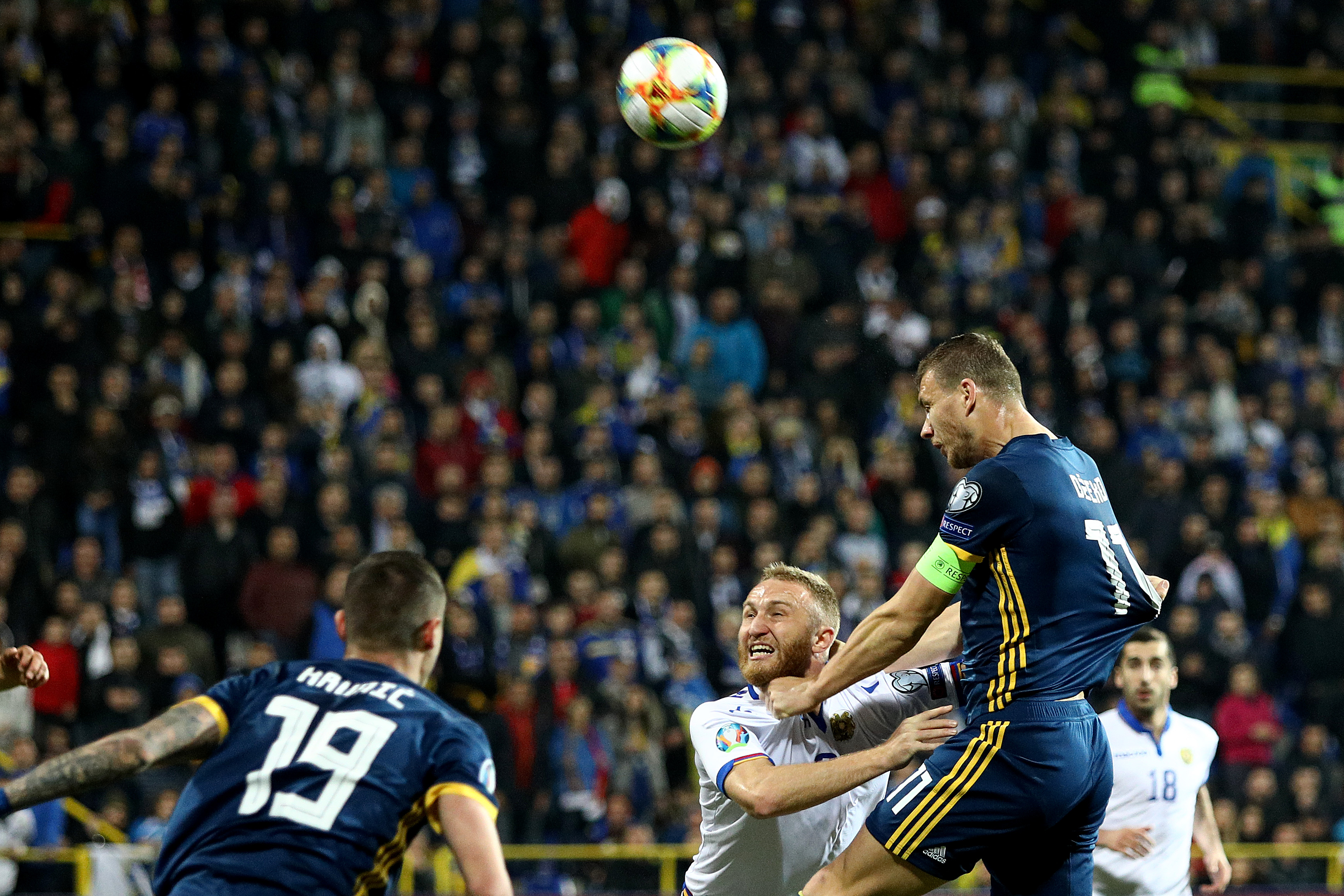 足球——欧锦赛预选赛:波黑胜亚美尼亚(3)