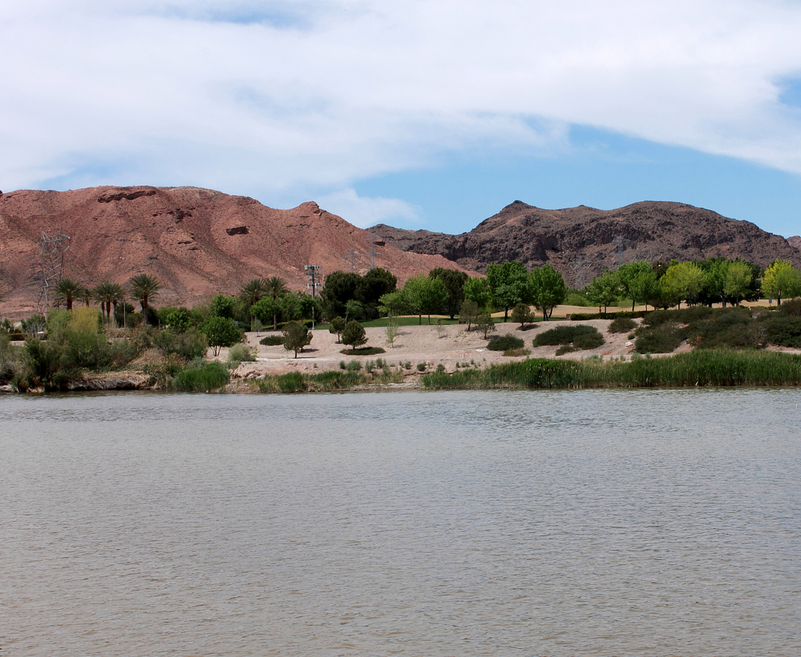 在内蒙古赤峰市翁牛特旗乌丹镇境内,有一个充满生态美的旅游区