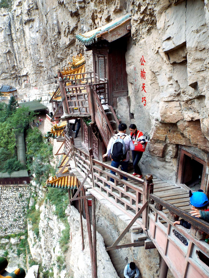 中国最惊险寺庙:屹立2400多米悬崖之上,400年不倒,堪称奇迹!