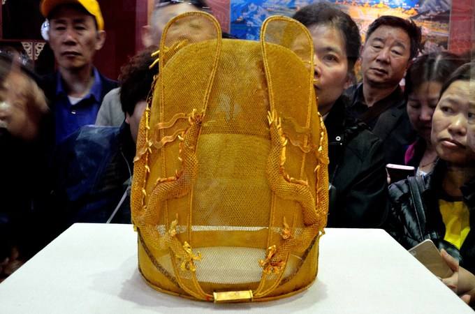 明定陵出土3000多件宝物,最珍贵的却不是金丝翼善冠,而是它们