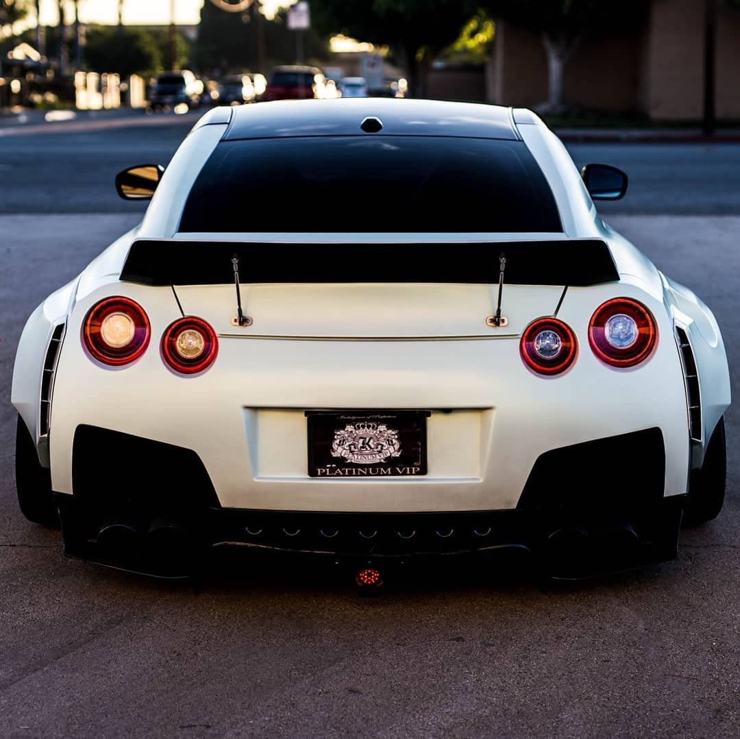 宽体加低趴的尼桑gtr,帅到骨子里了!