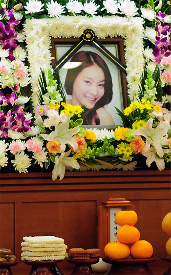 韩总统文在寅彻查张紫妍案件--会有迟到的正义吗?