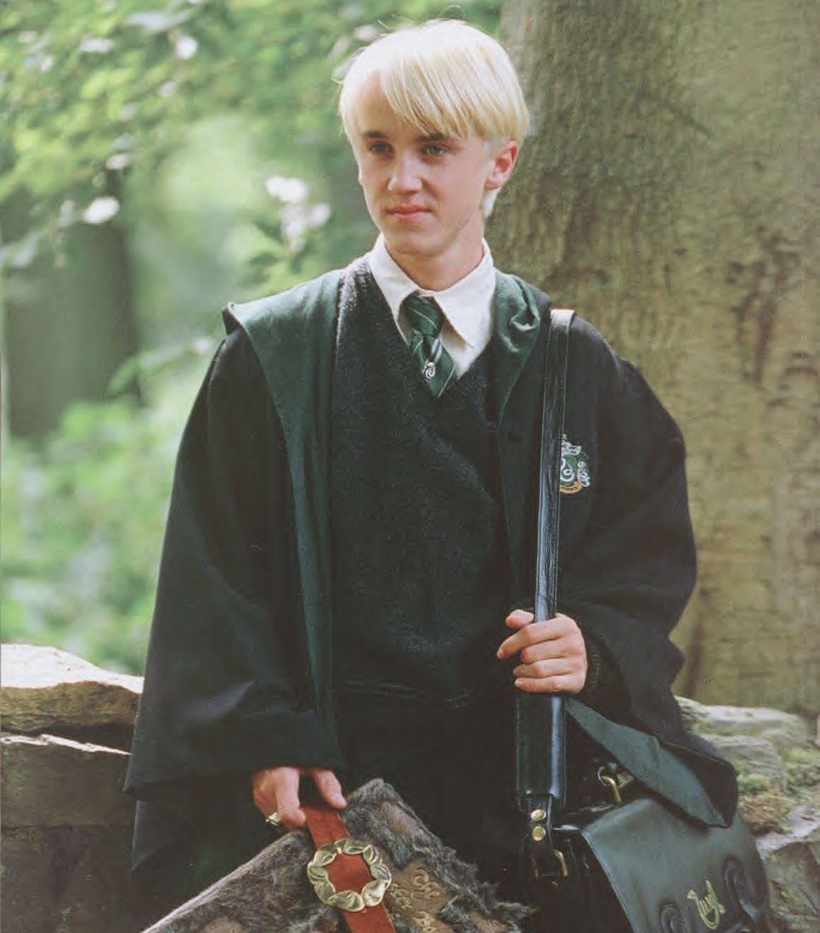 《哈利波特》蛇院全员坐飞机,霍格沃兹魔法学院也停课了?