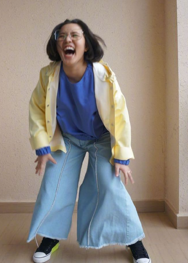 hold住姐谢依霖结婚1年,现已怀二胎,身穿宽松t恤搞怪官宣