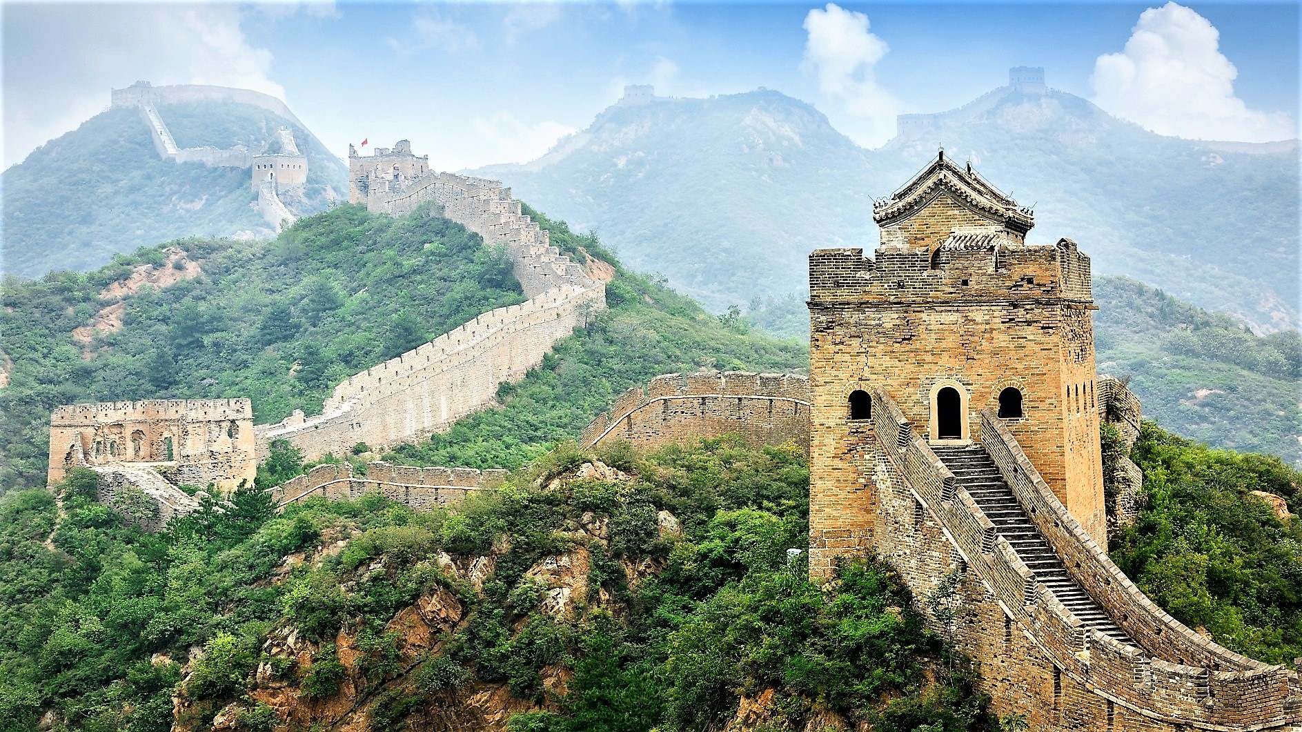 嘉峪关有山羊驮砖的故事,山海关有孟姜女哭倒长城的故事,西周时期有