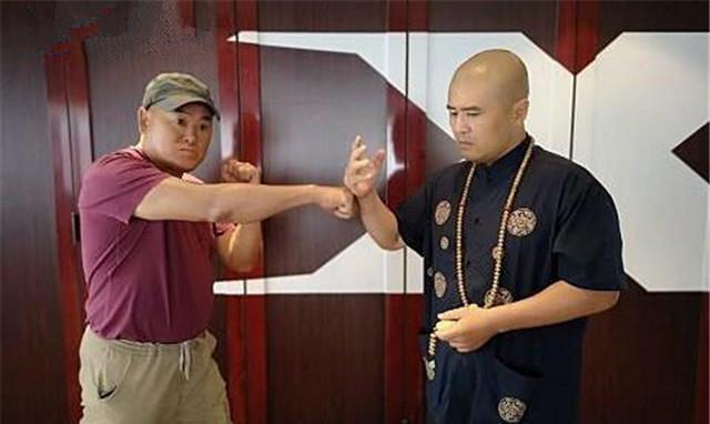 太极马保国:雷雷拜访过我,跟我试过手,我看好他ko里合腿田野