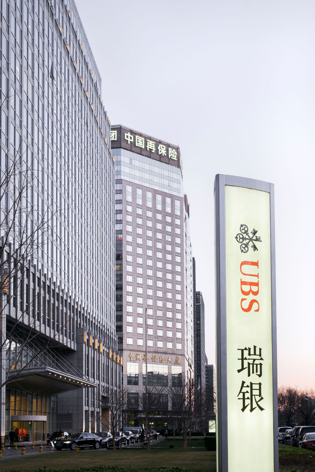 瑞银证券:2025年在线课外辅导市场潜在规模达1000亿美元