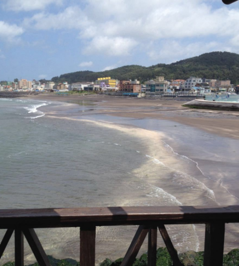 韩国济州岛黑沙海滨浴场旅行,来一次美美的旅行吧!