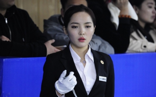 最美台球女裁判,气质不输潘晓婷,曾与球迷结婚,如今单身复出