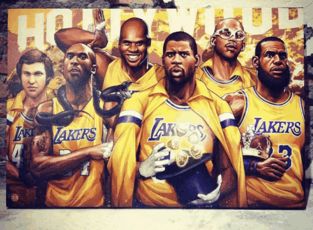 湖人最新海报,詹姆斯和历史名宿一起,尴尬的是詹姆斯没有戒指