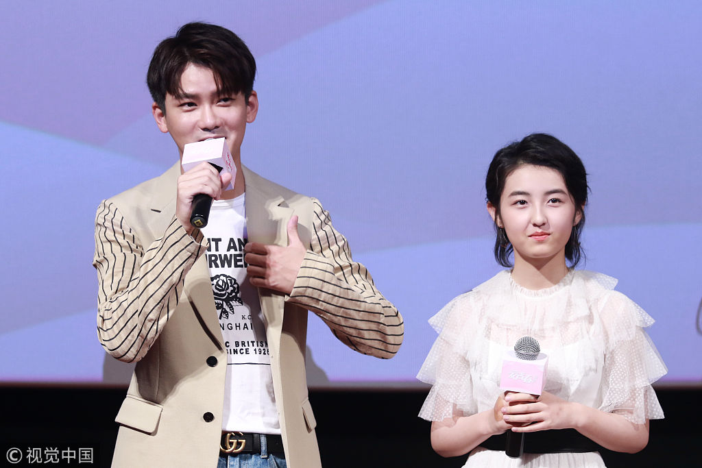 可爱x2!张子枫吻戏用"吻替 "  和大9岁熊梓淇组cp最萌身高差