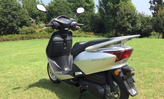 本田佳御125和铃木uu125该怎么选?网友:论家用它更适合!