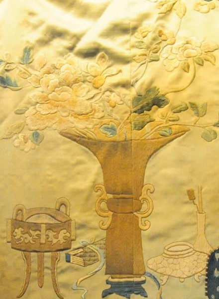 康熙最爱的女儿"蓝齐儿",死后身穿龙袍凤冠,陪葬品价值连城