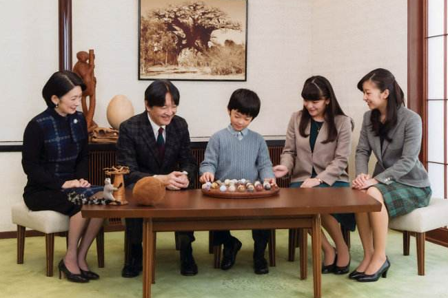日本东宫一家亲子装其乐融融,秋筱宫家连生日主角都搞不清楚!