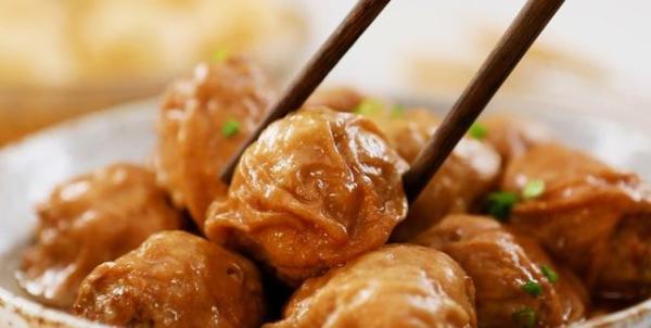 这道菜极其的下饭——面筋包塞肉的做法