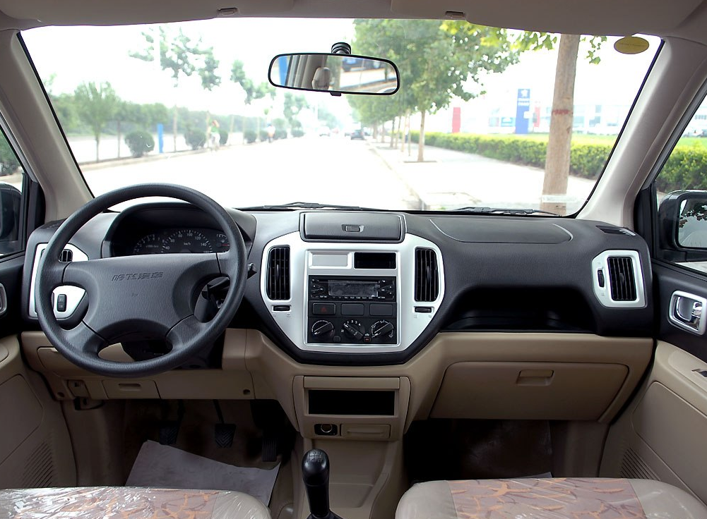 哈飞赛马外观设计很大气,低调奢华,给人一种豪华感