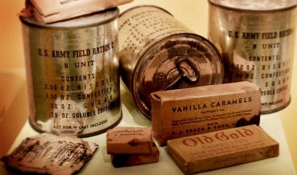 为什么二战时期的军粮多用罐头储存,而现代使用塑料包装?