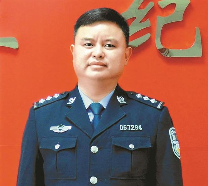 警星档案 钟荣芳,男,1983年1月出生,2004年8月入警,现任市公安局龙岗