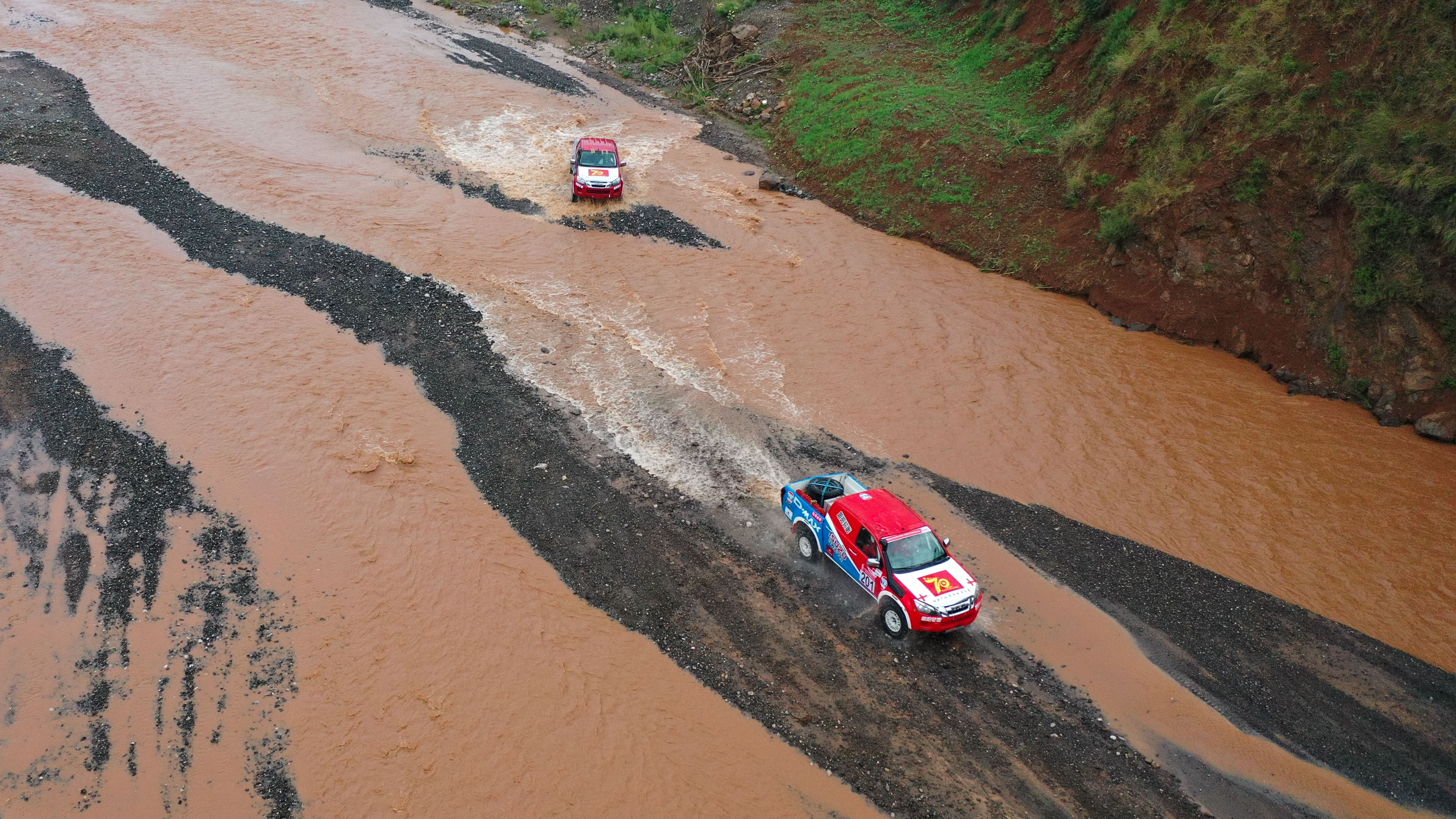 赛车——东川泥石流国际汽车越野赛第二阶段赛况