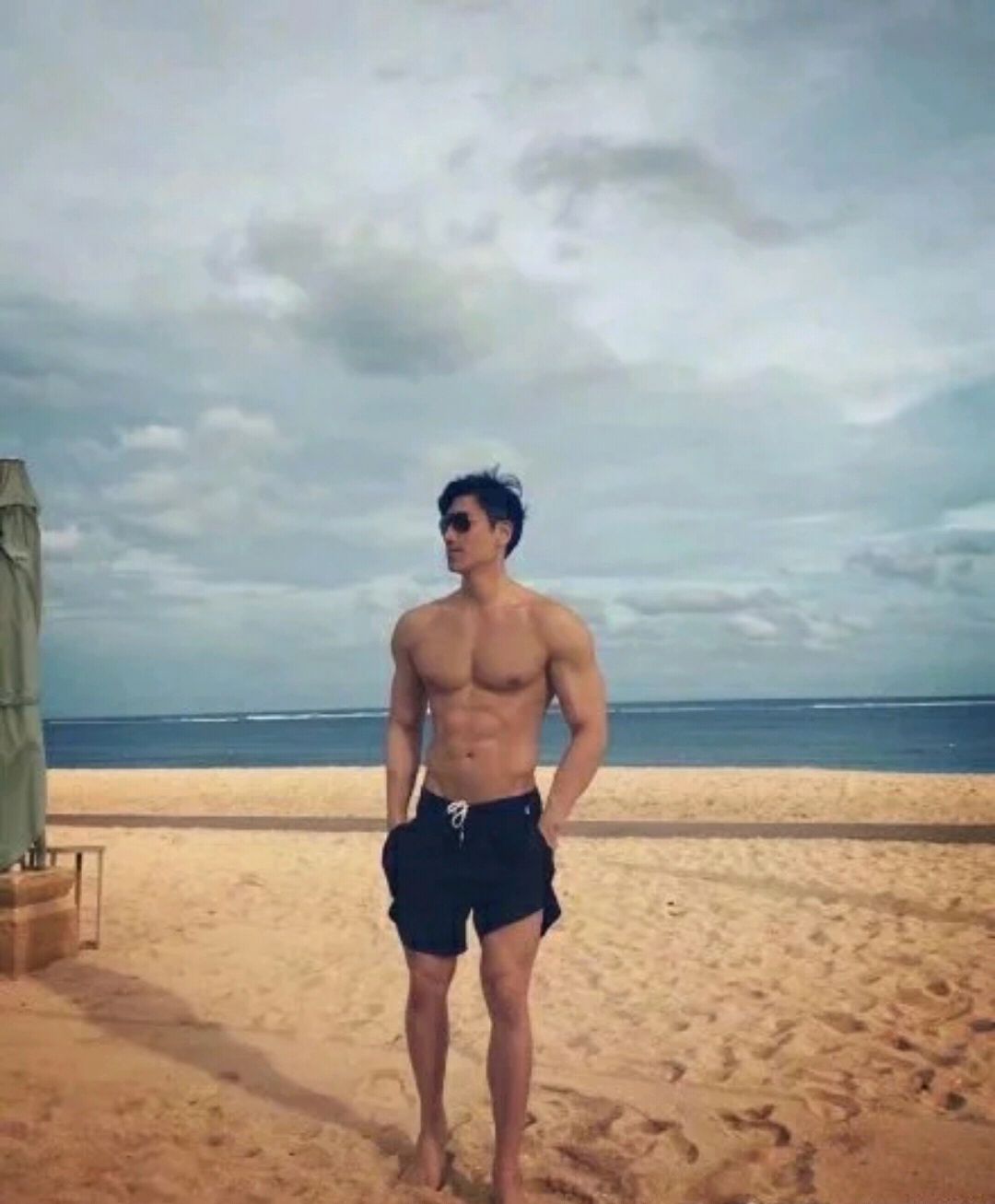 肌肉版胡歌逆生长!6块腹肌大胸器!顶级男人刺激荷尔蒙助攻是?