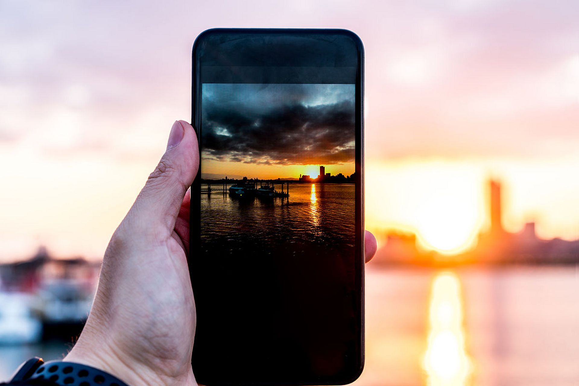 了解你所使用手机相机的各种特性,例如手动模式,hdr,闪光灯等功能,这