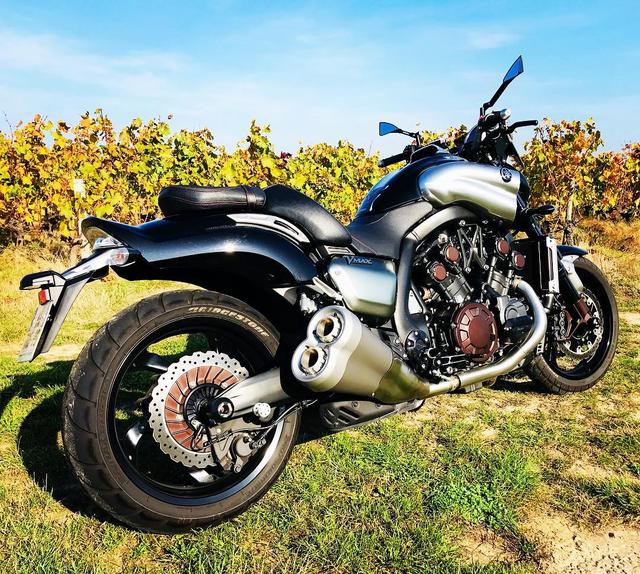 重型机车鉴赏:雅马哈v-max摩托车美图,恶灵骑士的灵魂战车!