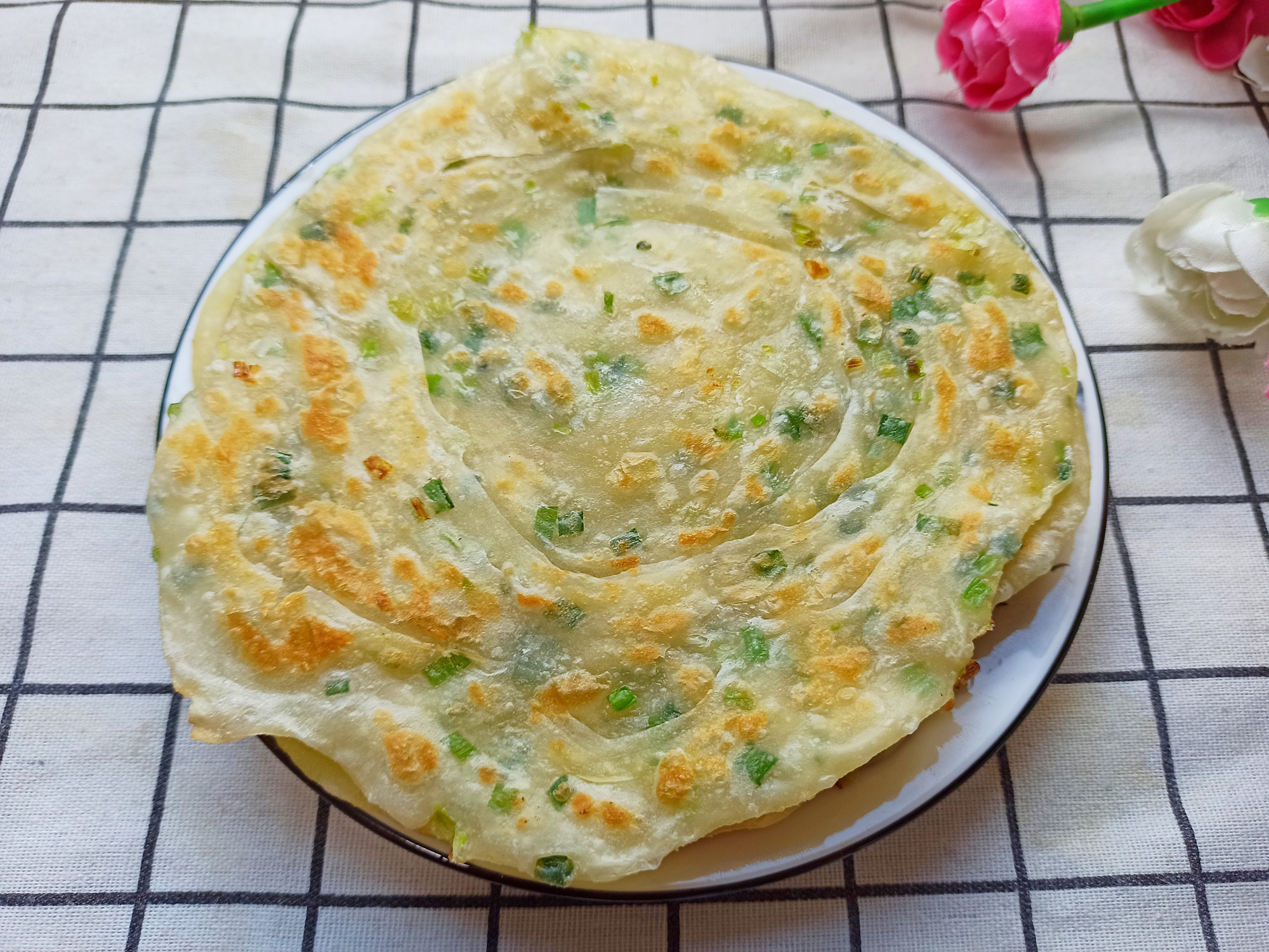 葱花饼怎么做才酥脆可口?原来和面有技巧,做对了比手抓饼还好吃