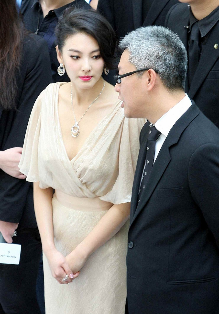 张雨绮在《十分美丽》中的一句话"没有离不掉的婚"瞬间点燃了公众对于