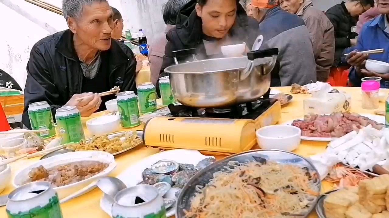 村里人新居入伙,这些菜可以吧?