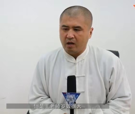 被揍127拳,太极雷雷:不想欺负老人,我用太极推手对付他