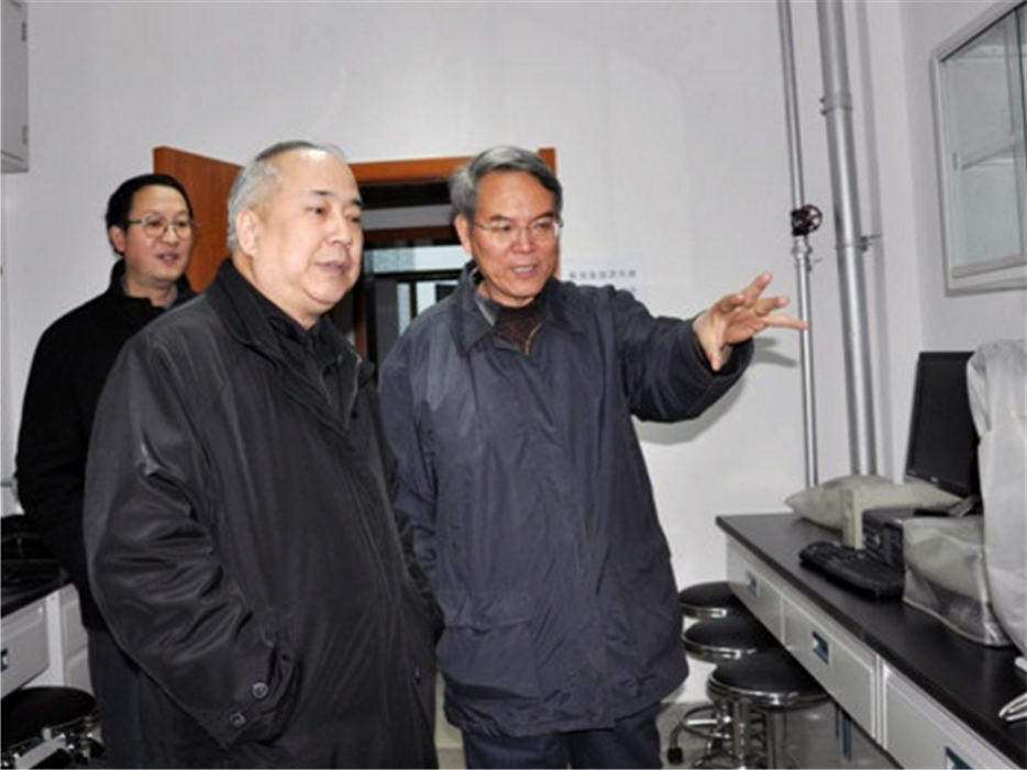 钱永真从小就很喜欢音乐,而且她的嗓音非常适合唱歌,在闲暇时总和母亲