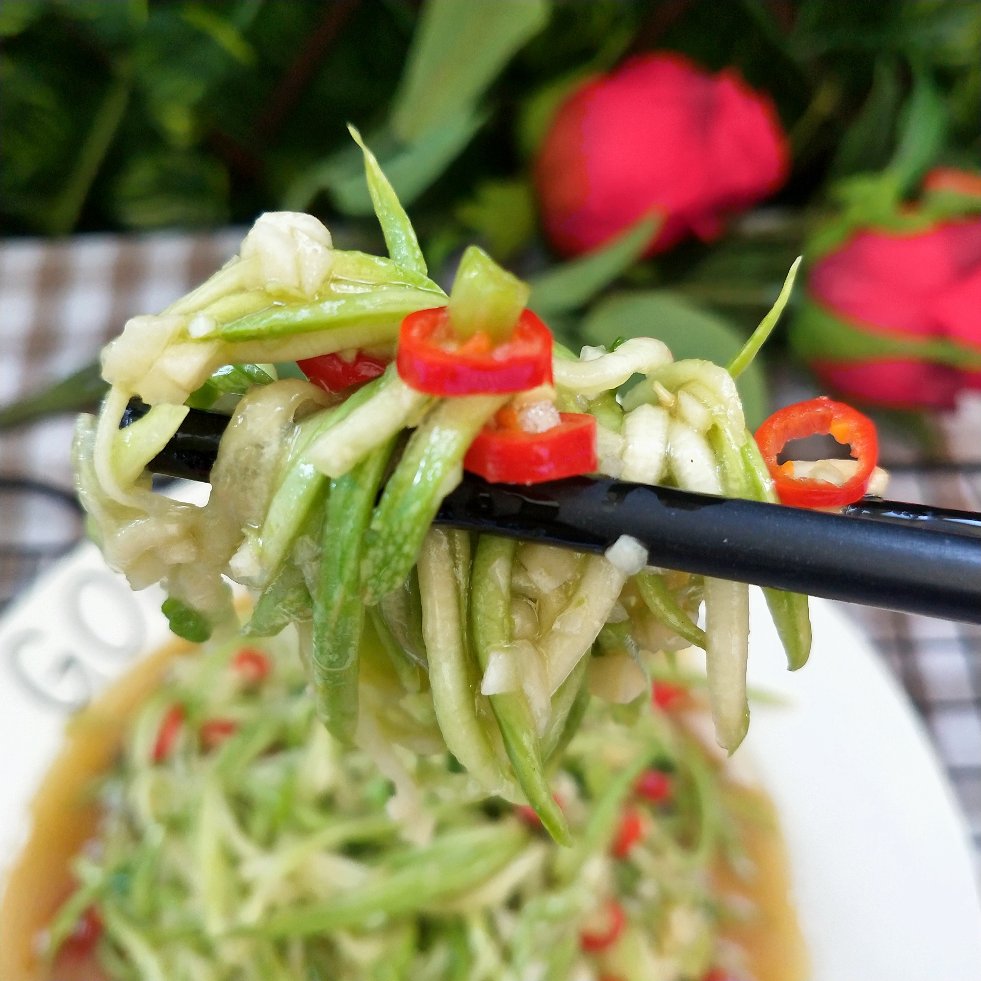 凉拌西葫芦,成本2块钱,做好一大盘,一上桌就被抢光了