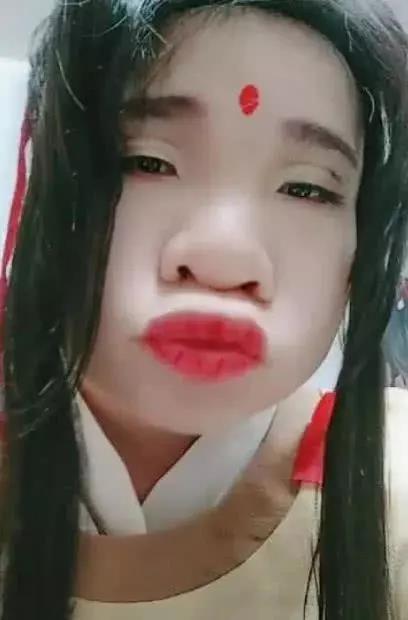 小姐姐cos《魔道祖师》中金凌,上一秒巨丑无比,下一秒被惊艳