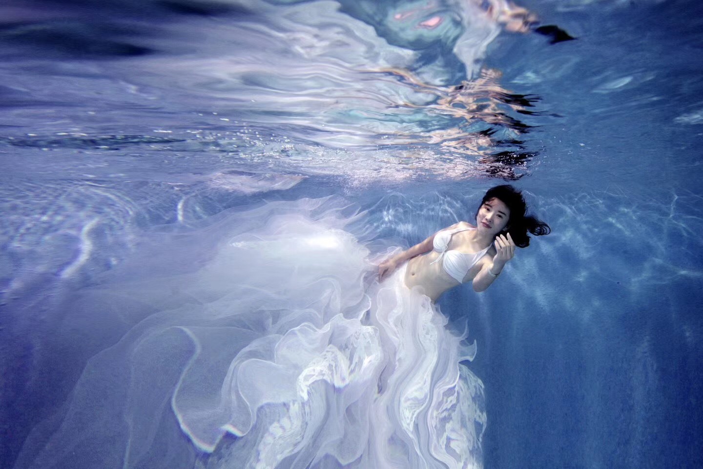 美图摄影:海底美人鱼,如梦似幻,守候的王子在岸边吗
