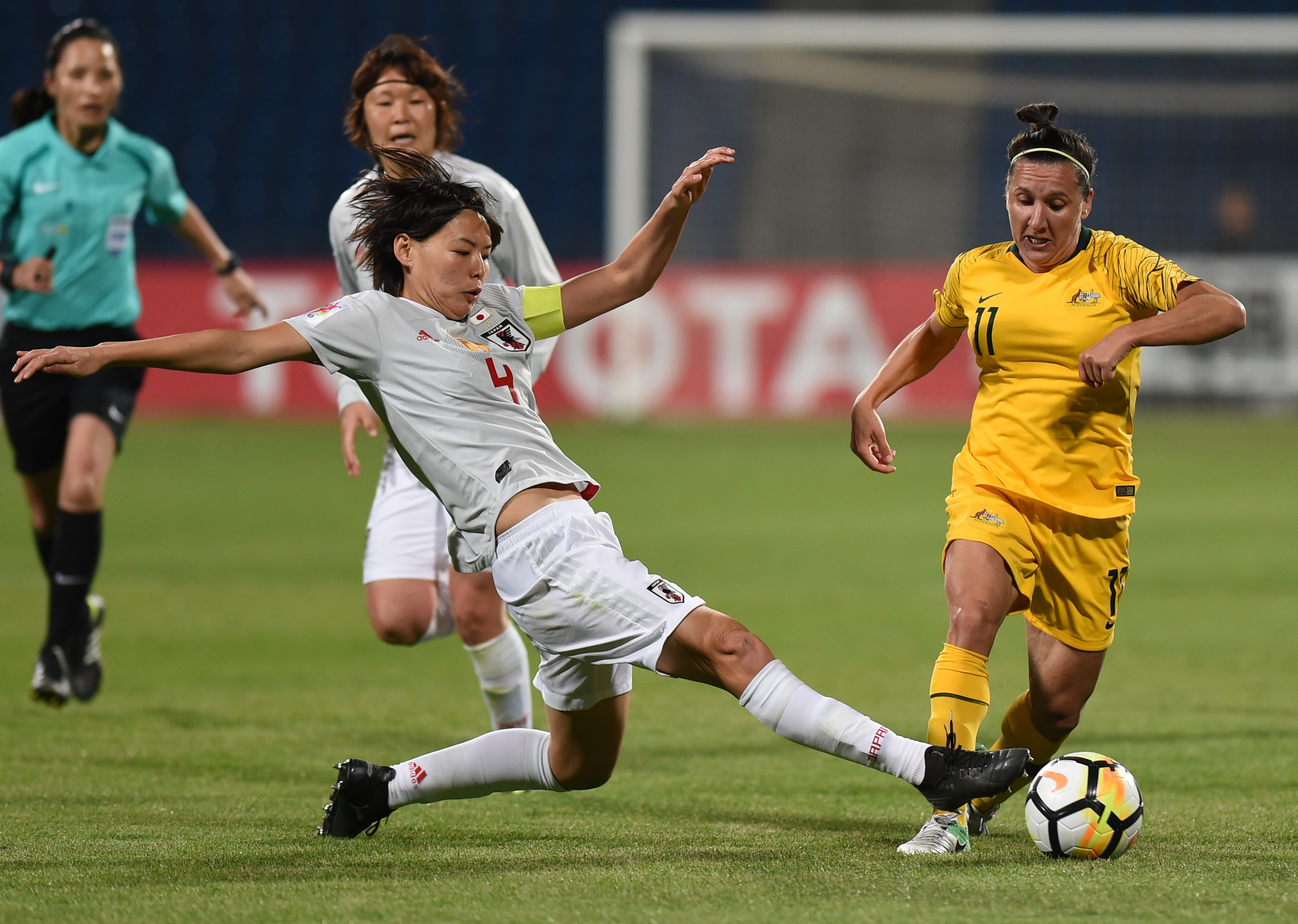 足球——女足亚洲杯:日本队夺冠(4)