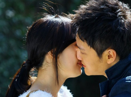 图中是冯绍峰与刘亦菲的精彩剧照.