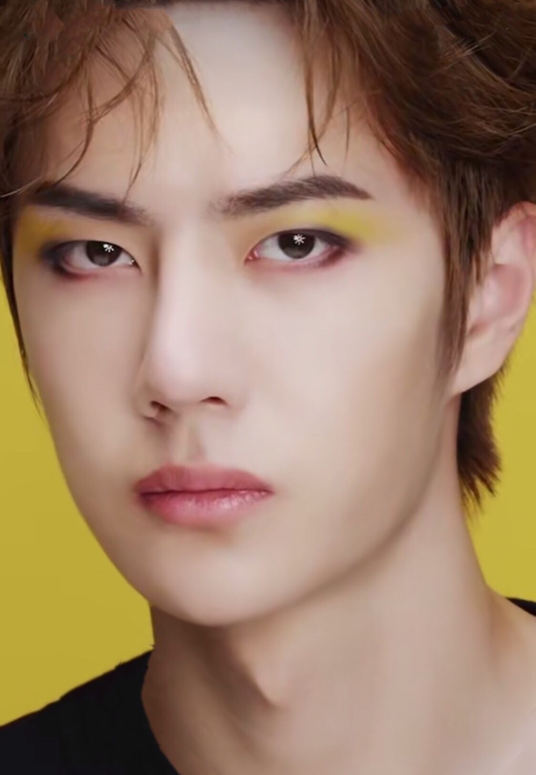 谁说男生不能化眼妆?王一博最新眼妆,秒变"妖精"