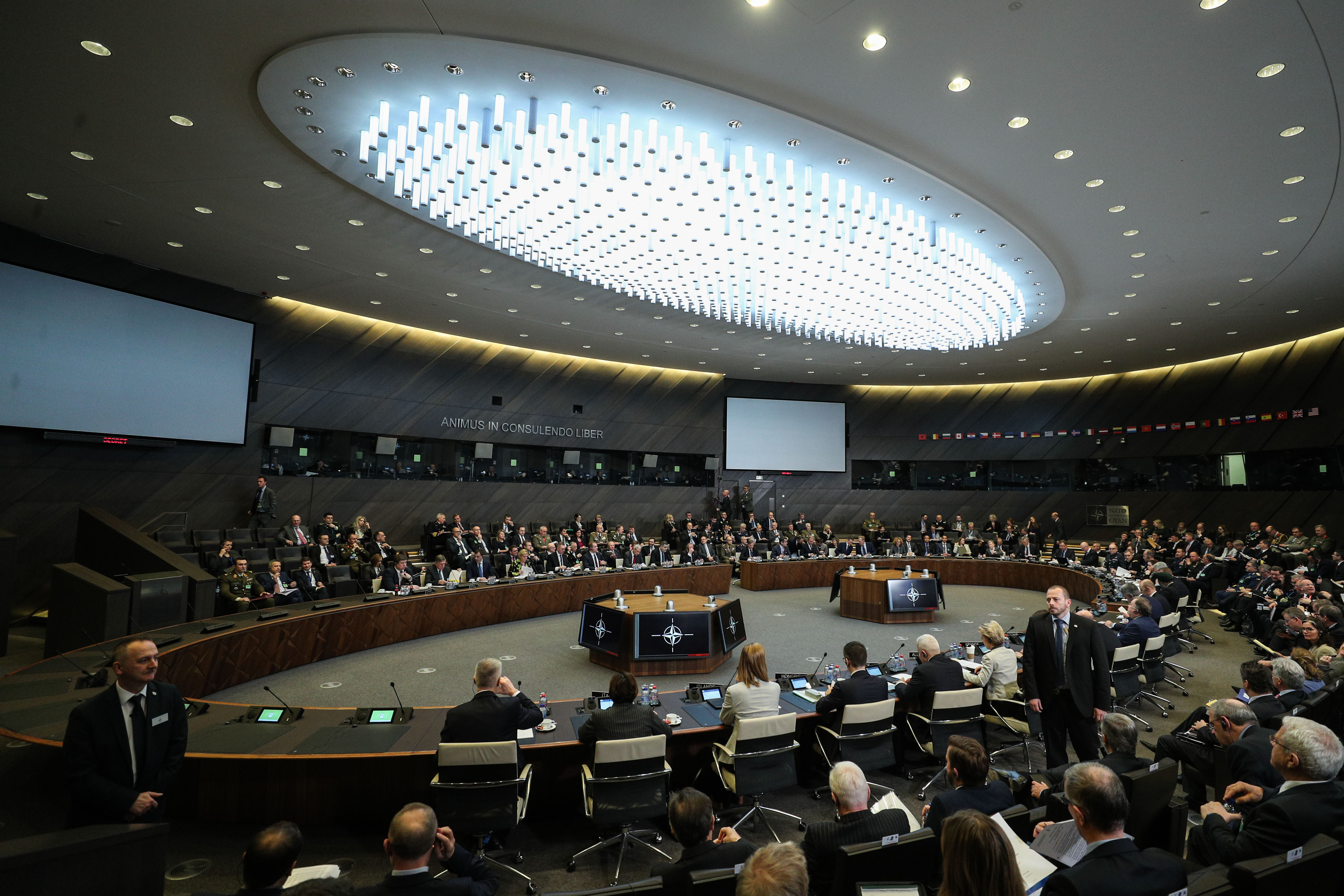 北约国防部长会议在比利时首都布鲁塞尔举行