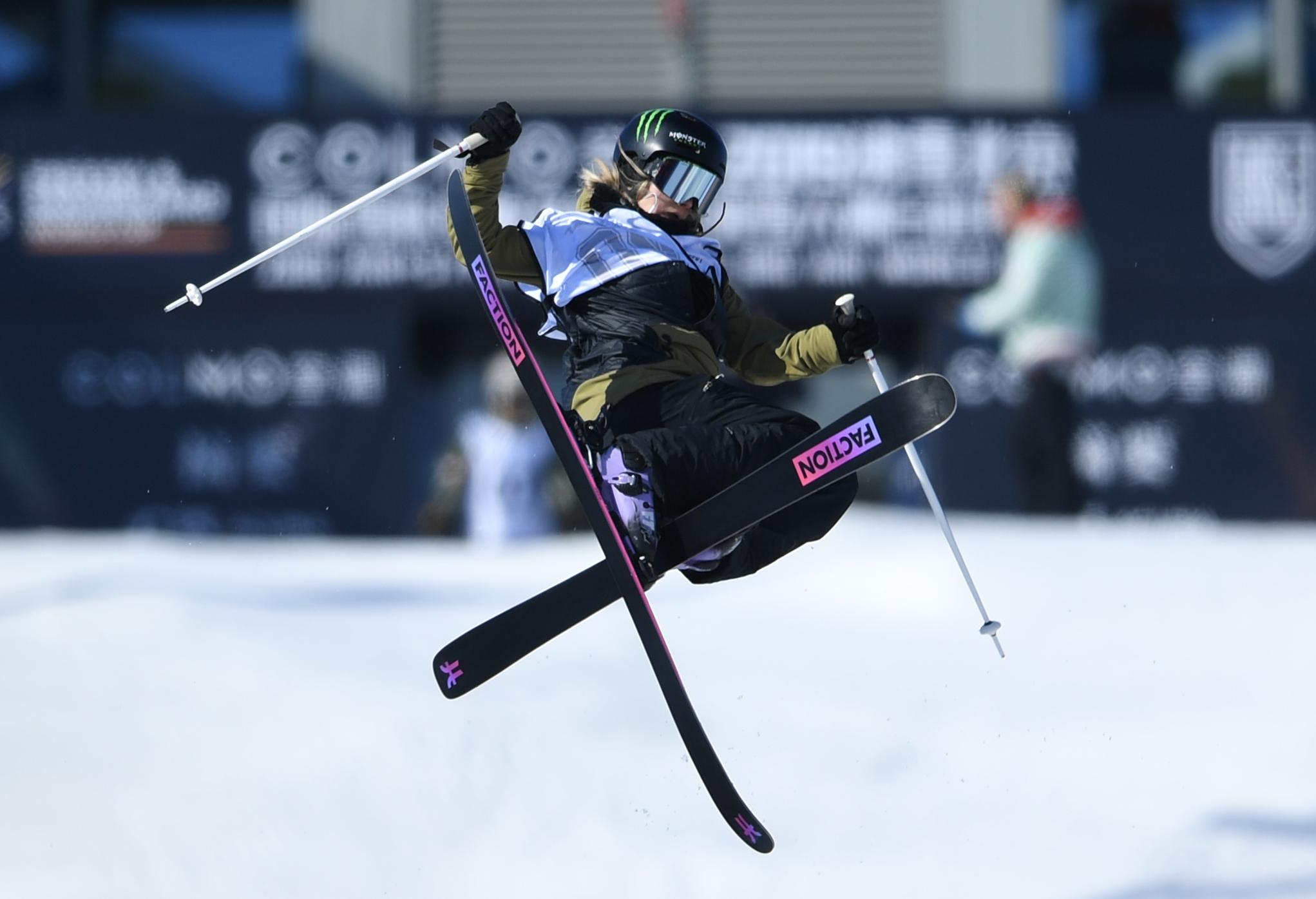 滑雪——2019沸雪北京国际雪联单板及自由式滑雪大跳台世界杯女子双板