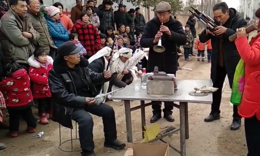 农村办丧事禁吹唢呐,抓住了要罚5000?农民:民俗文化又要失传了
