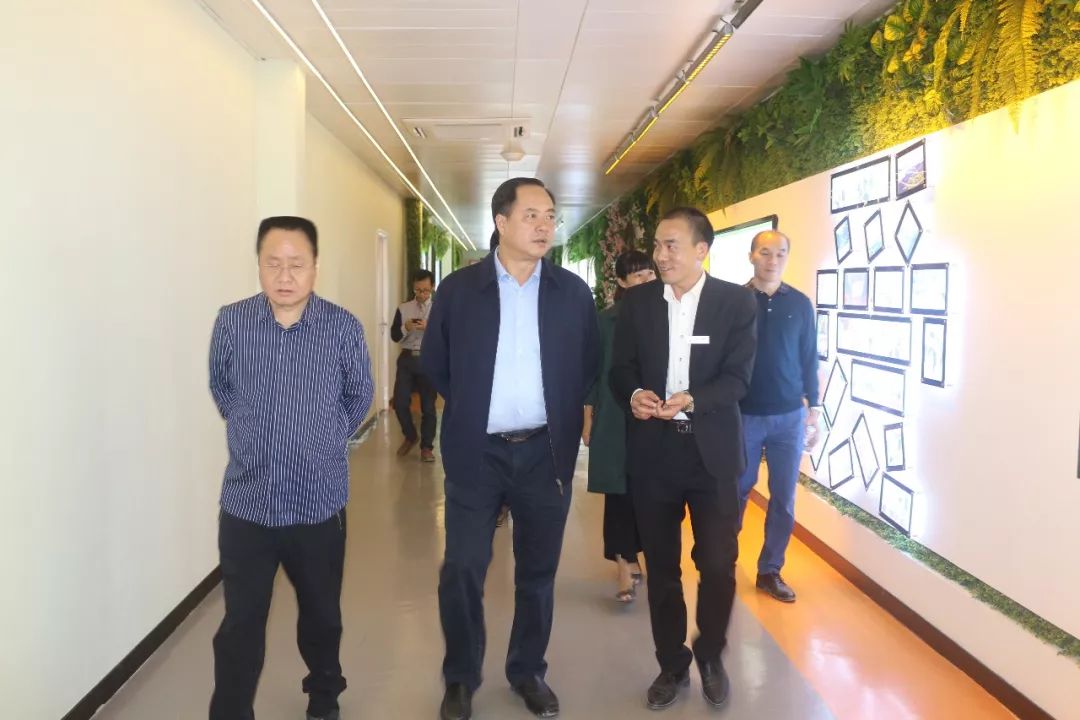 自治区移民工作管理局党组书记,局长韦朝永莅临万寿谷集团调研考察