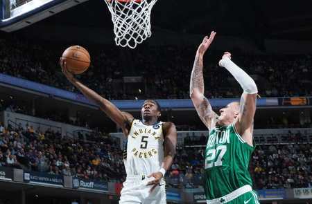 丹尼尔-泰斯过去10场场均13.9分8.1篮板,命中率62.8%