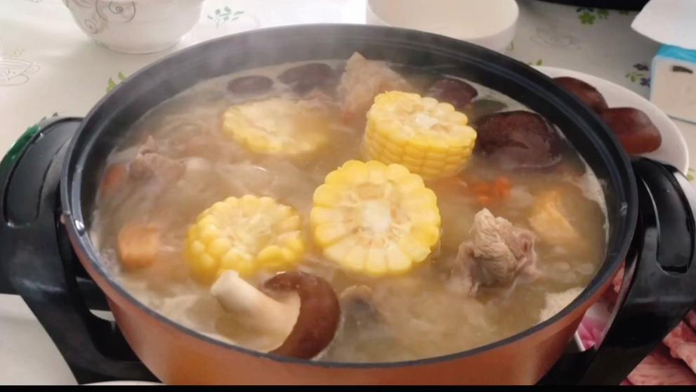 家庭自制大骨清汤火锅,味道胜过“海底捞”,吃得太过瘾了!