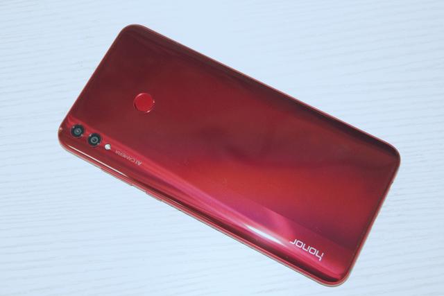 "霸屏"荣耀8x max魅焰红开箱,这一抹红无法释手!