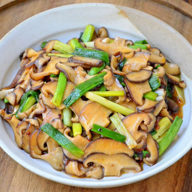 大蒜炒香菇,上班族必备的美食之一