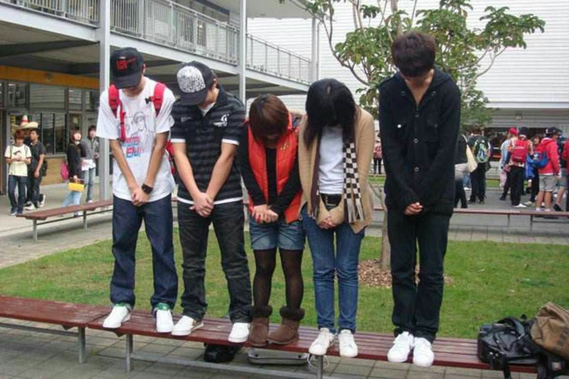 让学生罚站,结果老师被家长打进医院 报警合适吗?对此你怎么看?