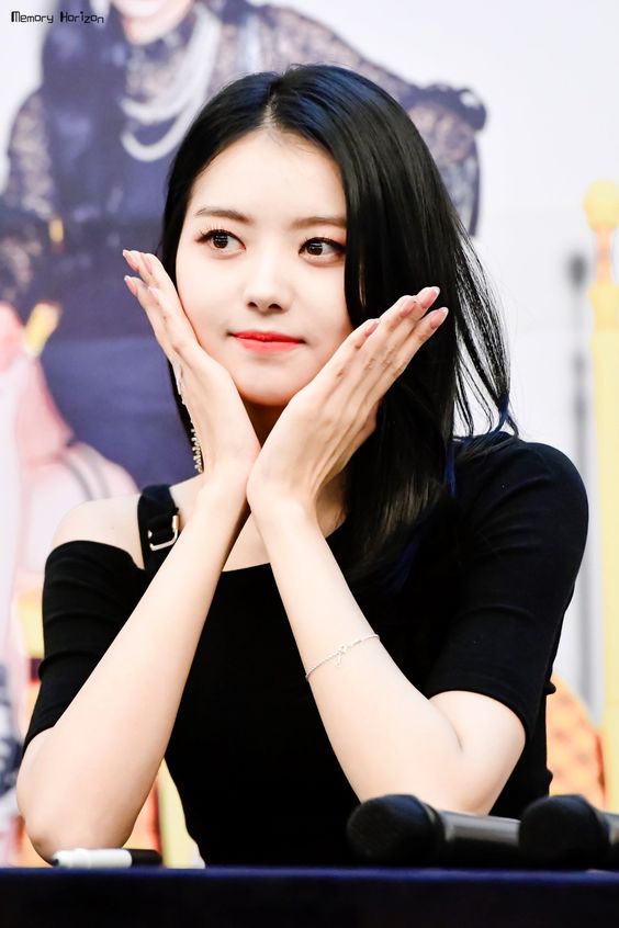 pristin林娜荣去掉平刘海后,可纯可欲"狙击"男心