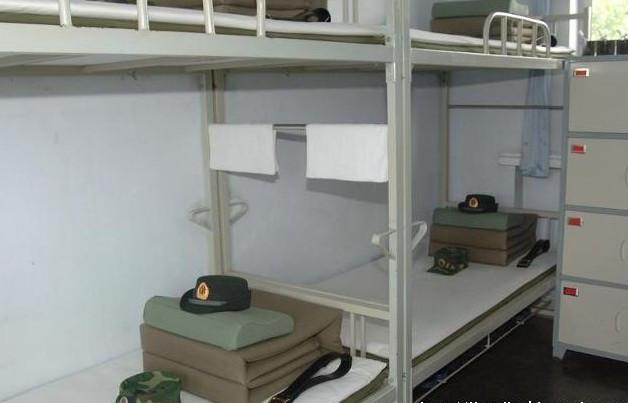 同样是女兵宿舍,中国与美国女兵,仅从一点就能看出差距到底在哪