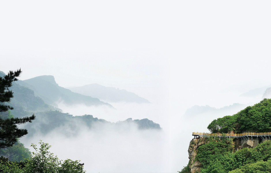 平缓的山峰图片