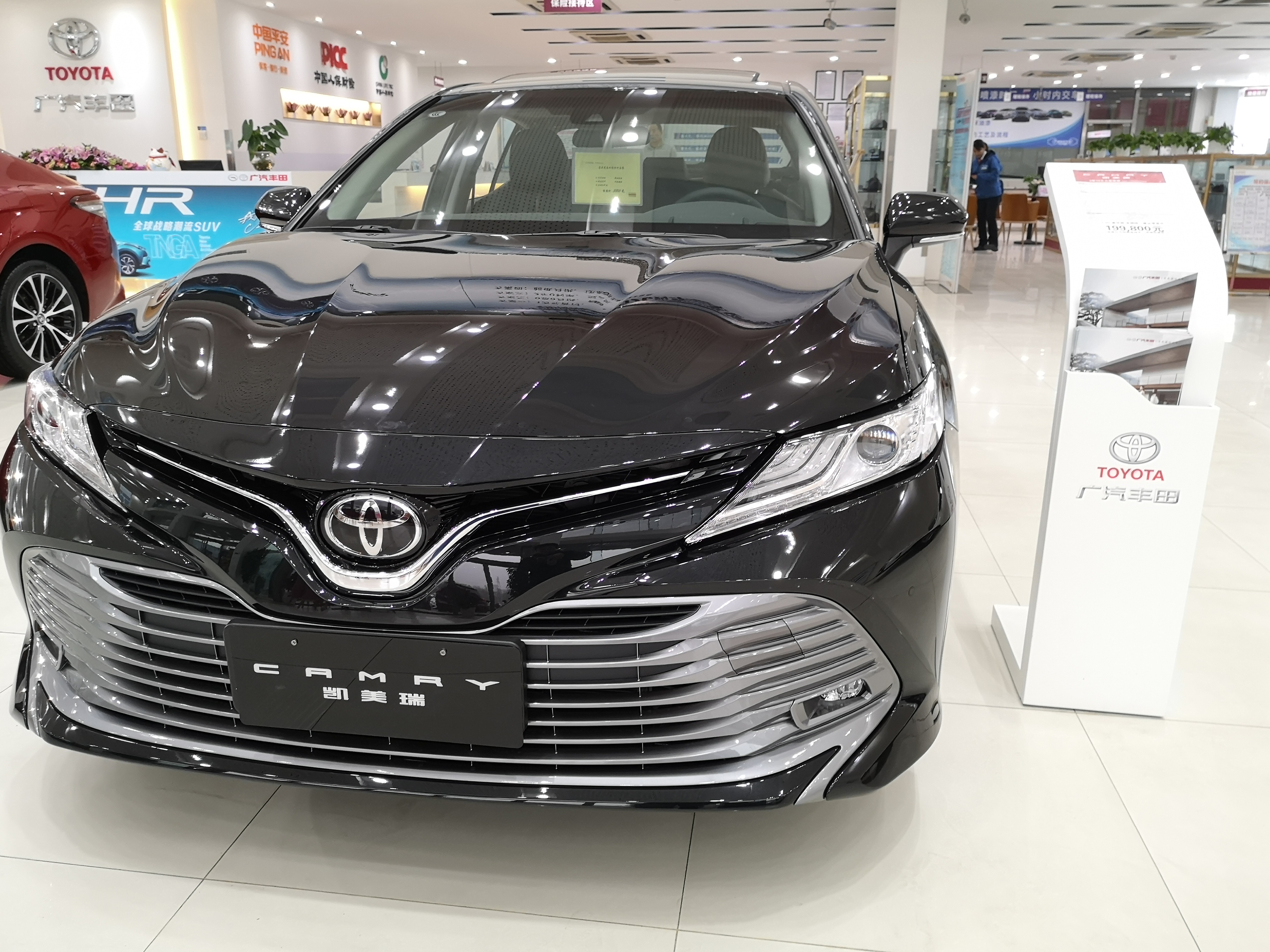 谁说黑色不酷炫 到店看丰田凯美瑞2.0g豪华版